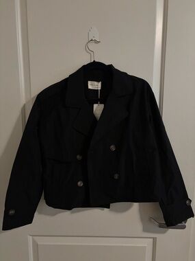 NWT Boutique Cropped Trench Coat in Black with Tortoise Shell Buttons, Small